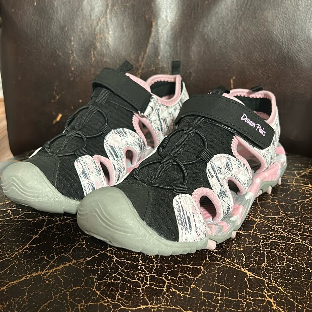 Big Girls sandals size 5. New- never worn. Black pink and white